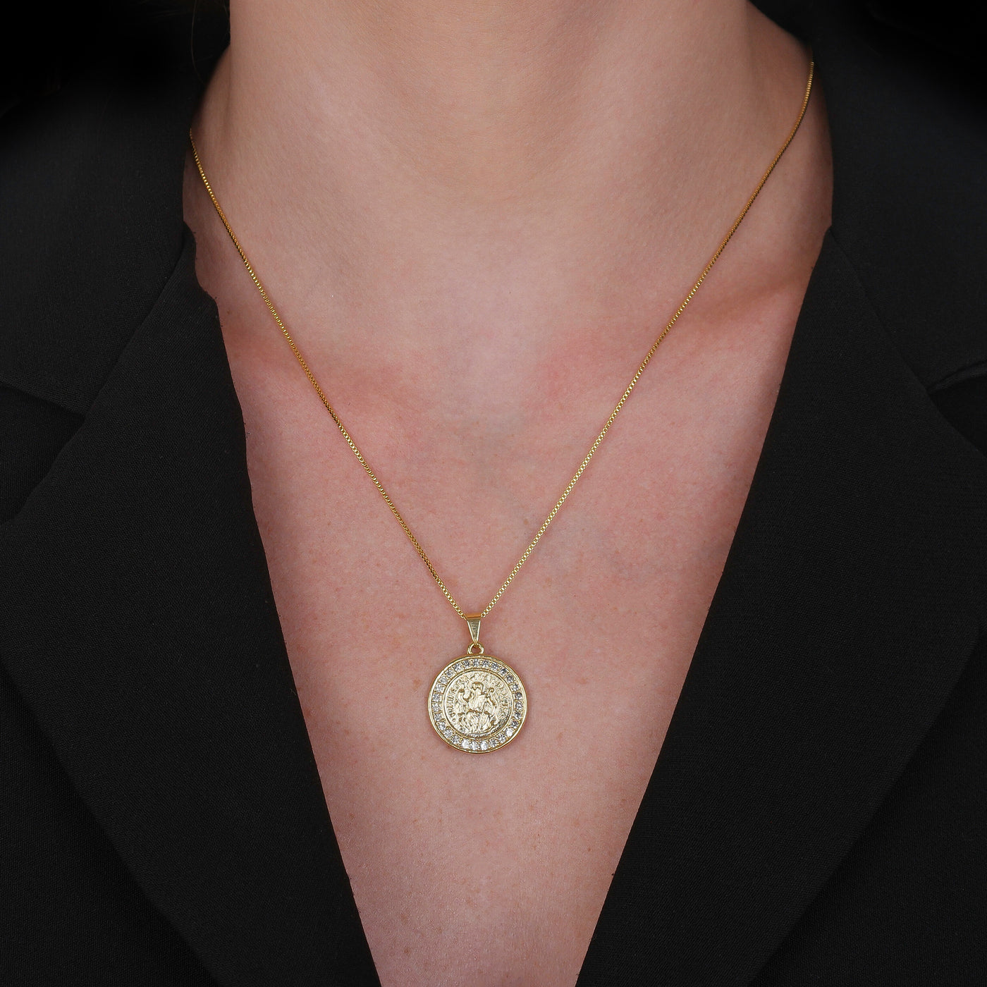 Colar Dourado Medalha São Miguel Arcanjo Cravejado de Zircônia - Galeria